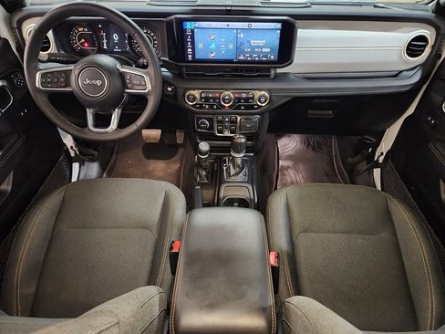 Used 2024 Jeep Wrangler Unlimited Sahara AWD/4WD image 45