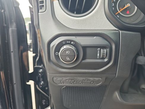 Used 2024 Jeep Gladiator Sport AWD/4WD image 28