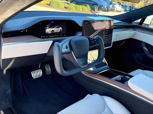 Used 2022 Tesla Model S image 16