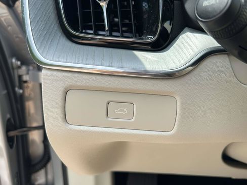 Certified 2025 Volvo XC60 B5 Ultra AWD/4WD image 21