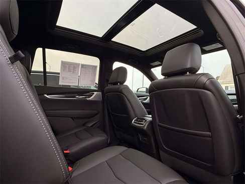 Used 2024 Cadillac XT6 Premium Luxury w/ Technology Package image 23