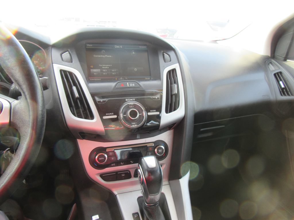 Used 2014 Ford Focus SE w/ Equipment Group 201A FWD image 15