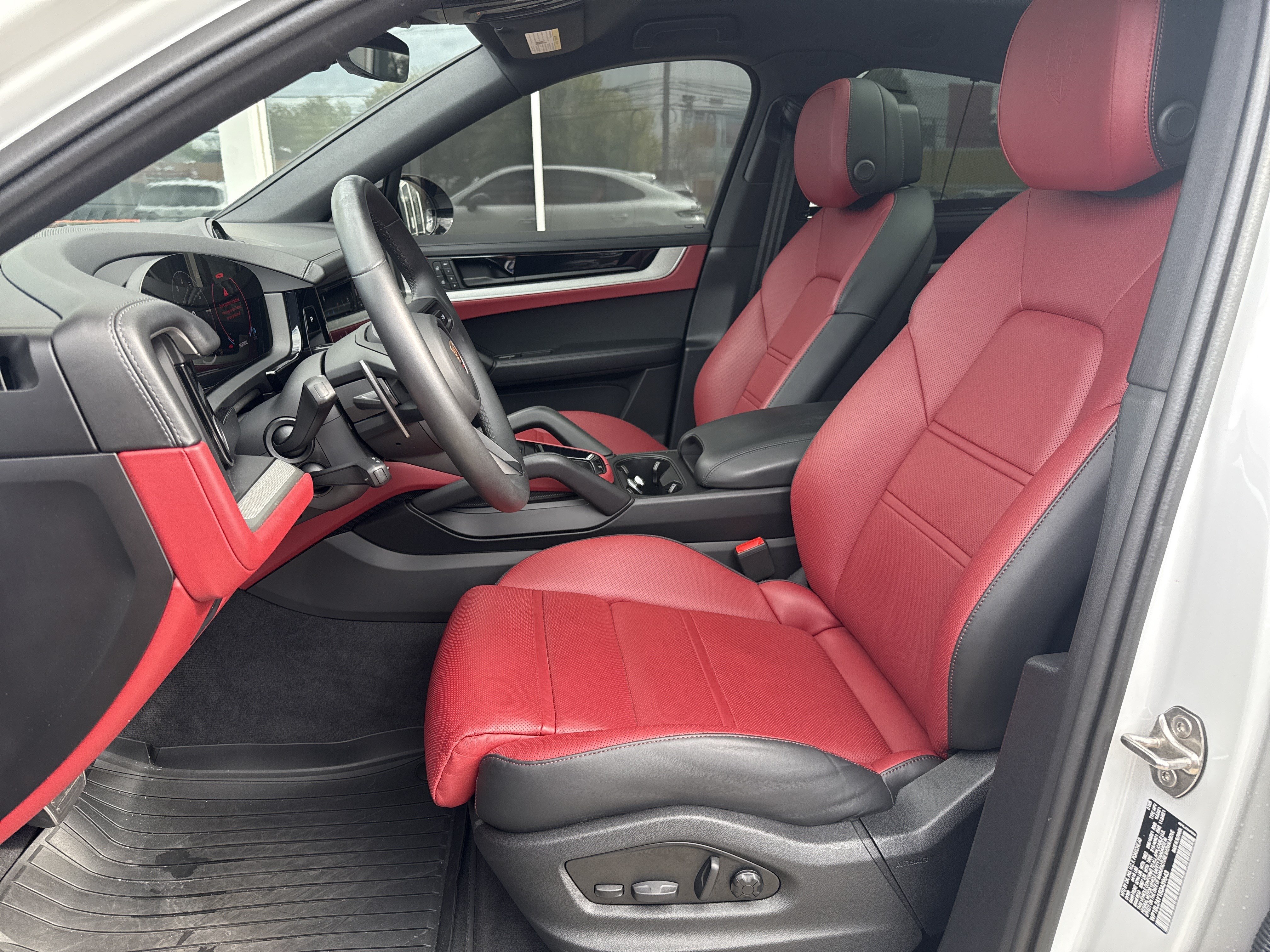 Used 2025 Porsche Cayenne S AWD/4WD image 15