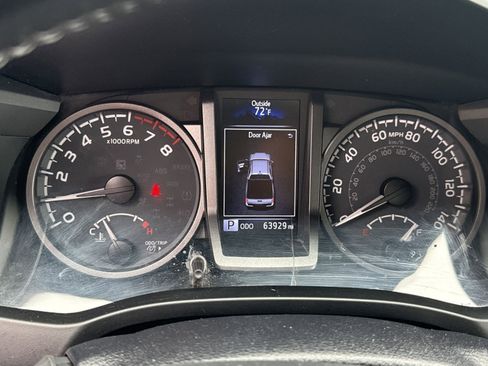 Used 2022 Toyota Tacoma TRD Off-Road image 12