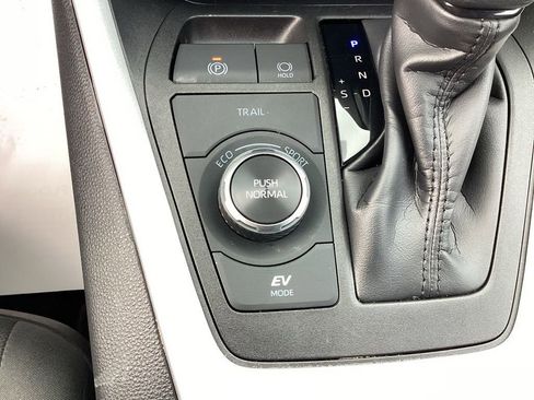 Used 2025 Toyota RAV4 XLE image 29