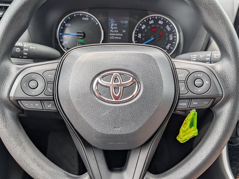 Used 2022 Toyota RAV4 LE AWD/4WD image 25