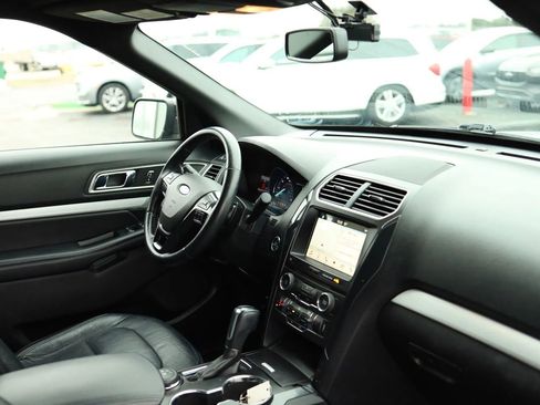 Used 2017 Ford Explorer XLT w/ Equipment Group 202A image 45