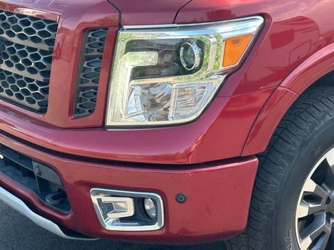 Used 2018 Nissan Titan PRO-4X w/ Pro-4x Convenience Package AWD/4WD image 10