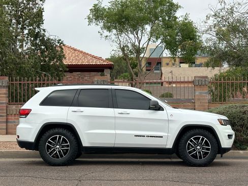 Used 2018 Jeep Grand Cherokee Trailhawk image 9