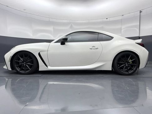 Used 2022 Toyota GR86 Premium w/ ALL Weather Mat Package (TMS) RWD image 4