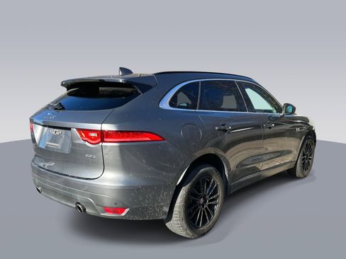Used 2017 Jaguar F-PACE Prestige image 3