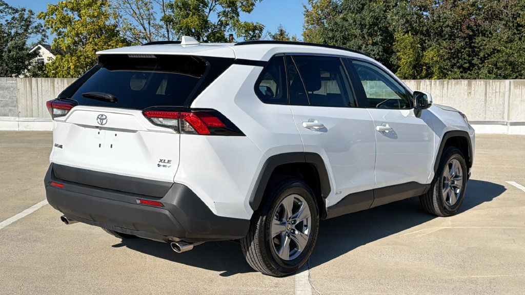 Used 2025 Toyota RAV4 XLE AWD/4WD image 4