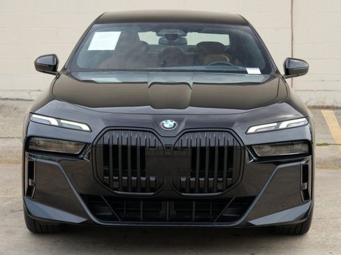 Used 2023 BMW 740i RWD image 61