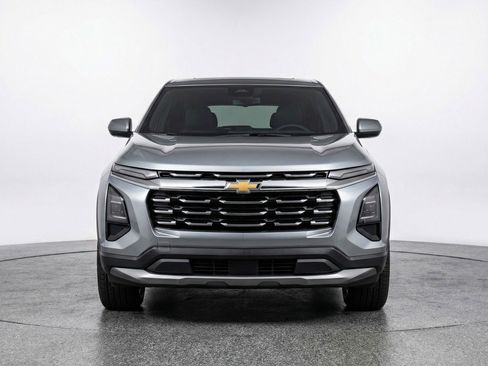 Used 2025 Chevrolet Equinox LT image 2