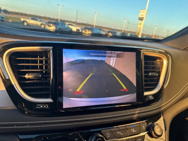 Used 2022 Chrysler Pacifica Touring-L w/ S Appearance Package FWD image 25