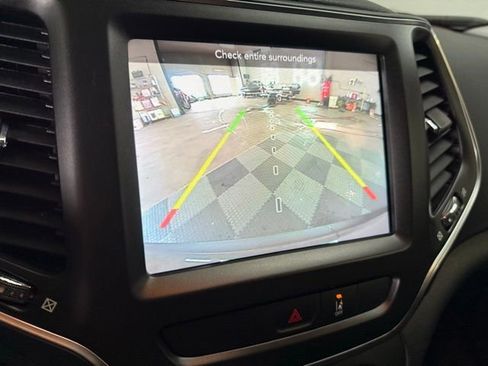 Certified 2022 Jeep Cherokee Trailhawk w/ Technology Group B image 27