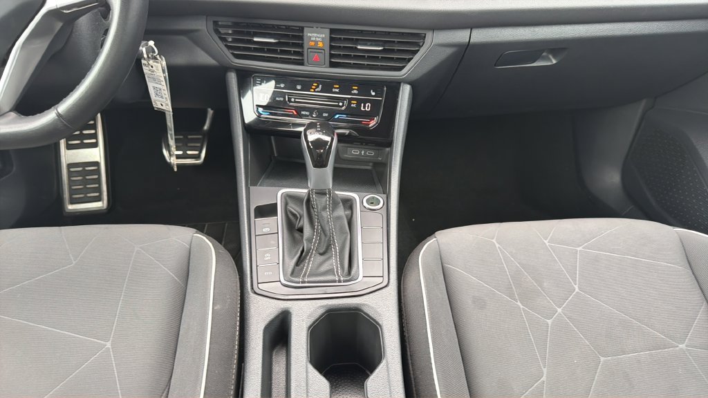 Certified 2025 Volkswagen Jetta Sport FWD image 19
