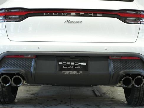 Certified 2025 Porsche Macan AWD/4WD image 39