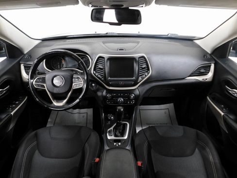 Used 2017 Jeep Cherokee Latitude w/ Comfort & Convenience Group image 38