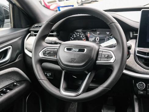 Used 2024 Jeep Compass Latitude AWD/4WD image 17