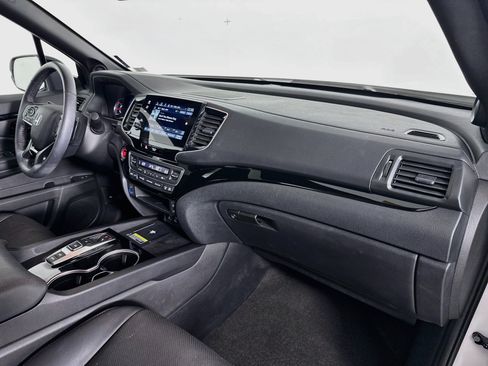 Used 2025 Honda Passport Black Edition image 28