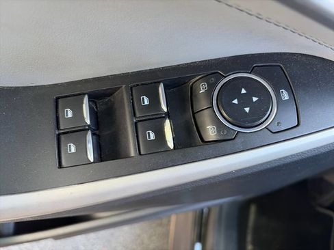 Used 2022 Ford Explorer XLT w/ Equipment Group 202A AWD/4WD image 14