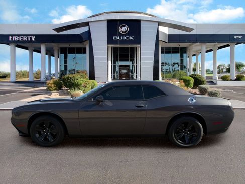 Used 2016 Dodge Challenger SXT RWD image 7