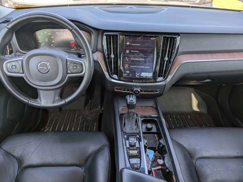 Used 2019 Volvo S60 T6 Momentum w/ Multimedia Package AWD/4WD image 14