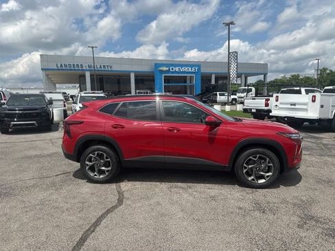 New 2026 Chevrolet Trax LT w/ Driver Confidence Package FWD image 2