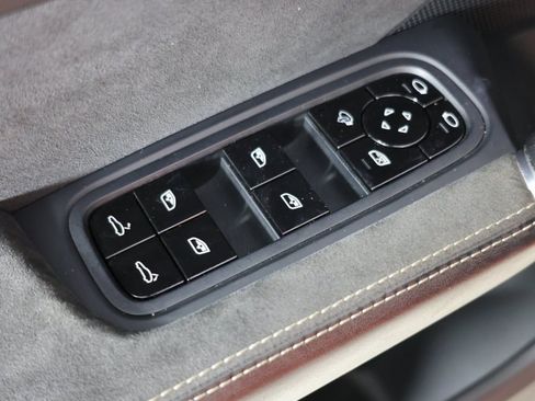 Used 2021 Porsche Cayenne GTS image 22