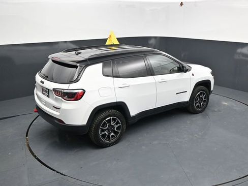 Used 2025 Jeep Compass Trailhawk AWD/4WD image 46