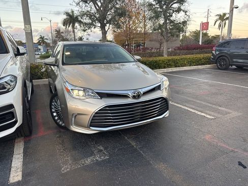 Used 2017 Toyota Avalon Limited image 7