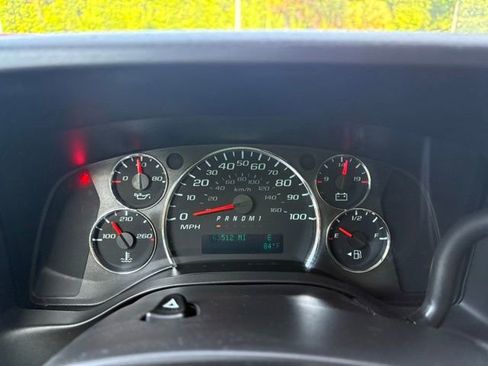 Used 2019 Chevrolet Express 2500 w/ Driver Convenience Package RWD image 16