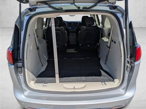 Used 2019 Chrysler Pacifica Limited FWD image 6