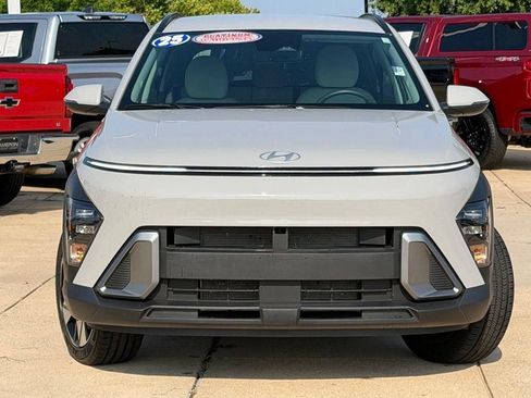 Used 2025 Hyundai Kona SEL AWD/4WD image 2