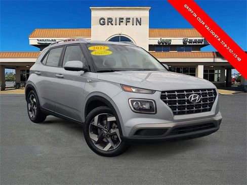 Used 2022 Hyundai Venue SEL w/ Cargo Package image 2