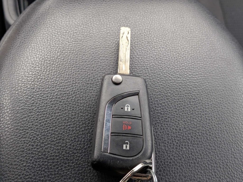 Used 2021 Toyota RAV4 LE FWD image 29