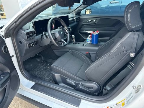 Used 2025 Ford Mustang GT RWD image 5