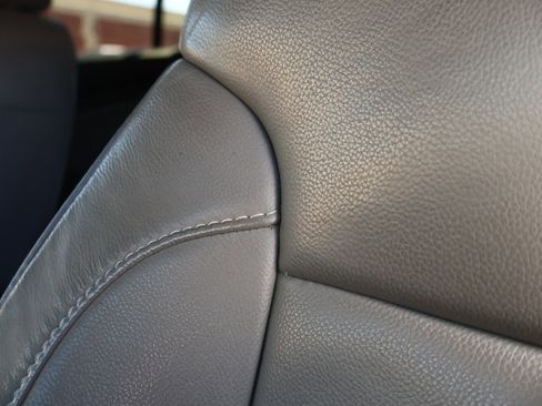 Used 2015 Chevrolet Suburban LT image 12