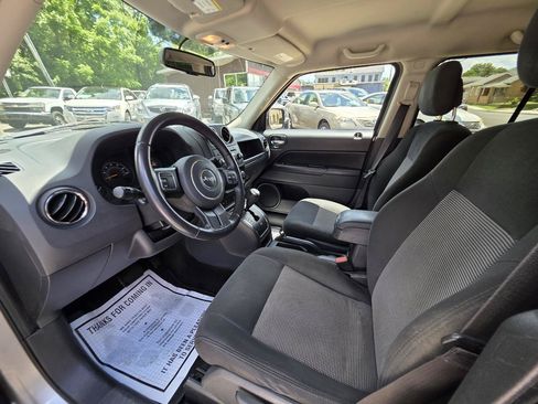 Used 2017 Jeep Patriot Latitude AWD/4WD image 11