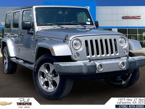 Used 2017 Jeep Wrangler Unlimited Sahara w/ Connectivity Group AWD/4WD image 1