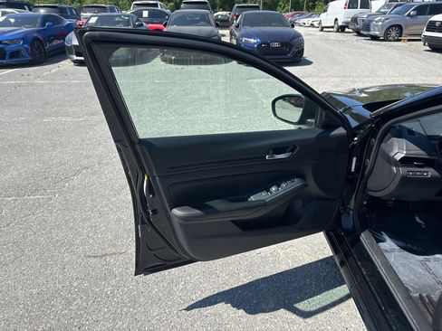 Used 2025 Nissan Altima 2.5 SV FWD image 23