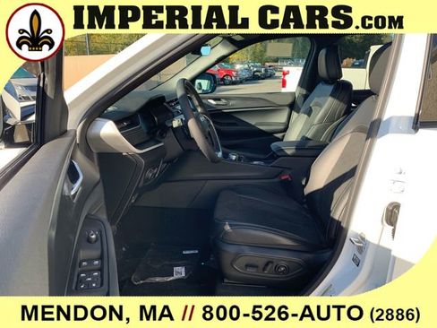 New 2025 Jeep Grand Cherokee L Altitude image 29