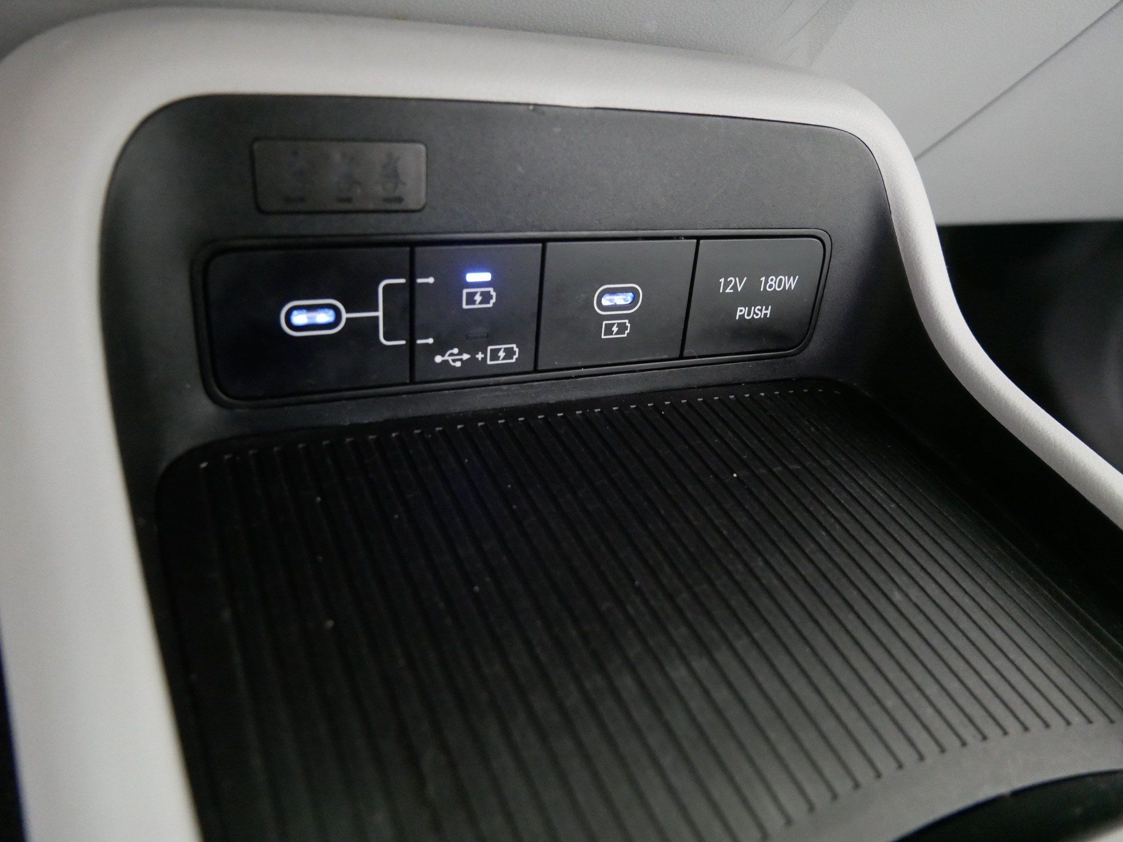 Used 2025 Hyundai Kona SEL AWD/4WD image 30