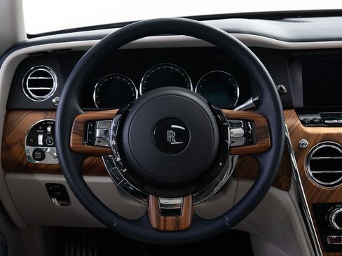 Certified 2020 Rolls-Royce Cullinan image 37