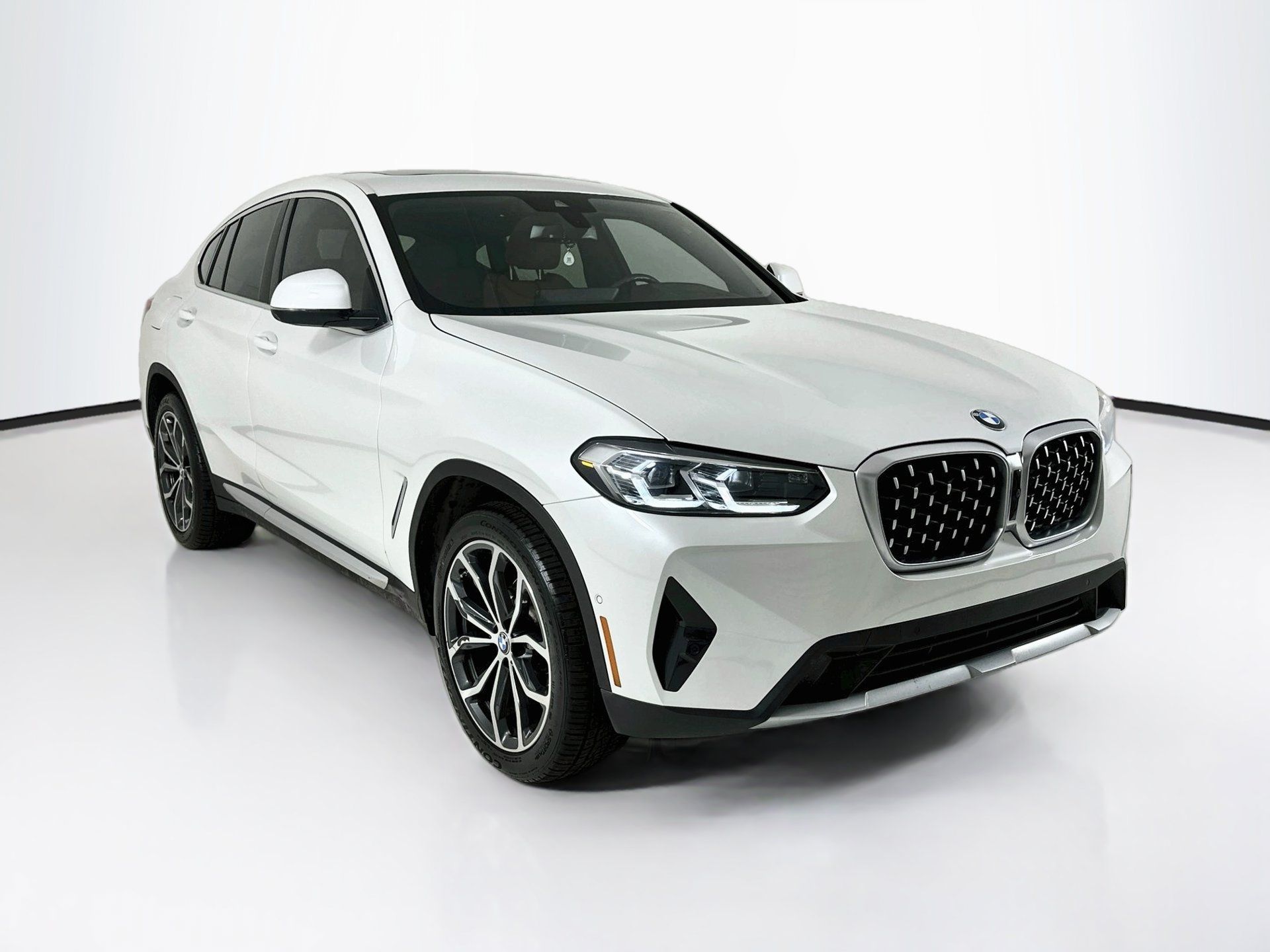 Used 2024 BMW X4 xDrive30i w/ Premium Package AWD/4WD image 1