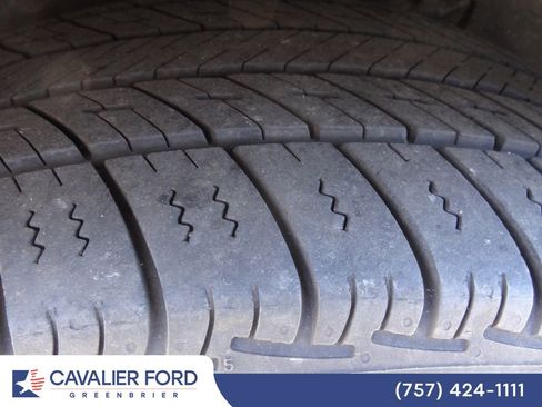 Used 2018 Ford Edge Titanium w/ Equipment Group 302A FWD image 15