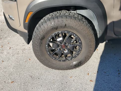 Used 2022 Nissan Frontier Pro-X w/ Pro-X Premium Package image 5