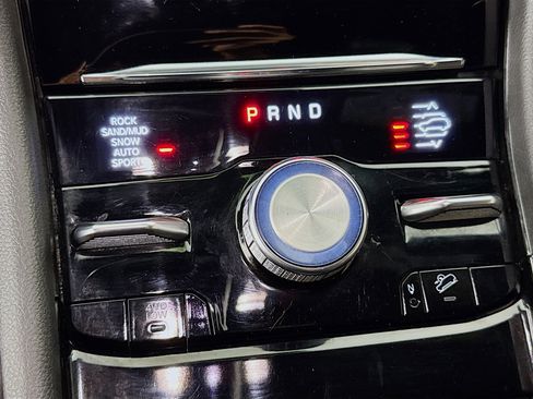 Used 2022 Jeep Grand Cherokee Overland w/ Luxury Tech Group IV image 19