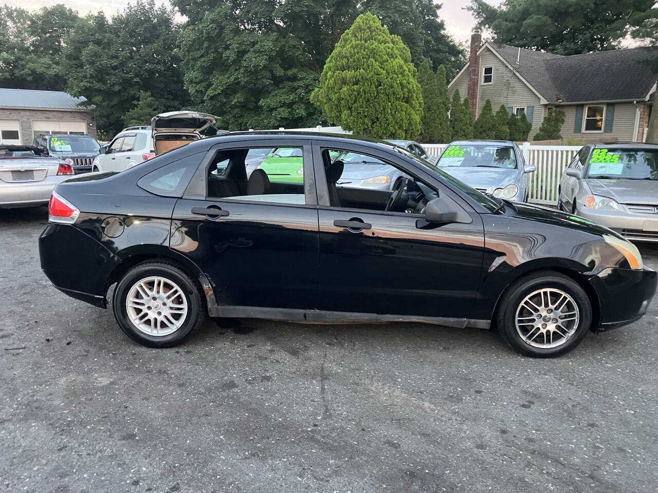 Used 2010 Ford Focus SE FWD image 6